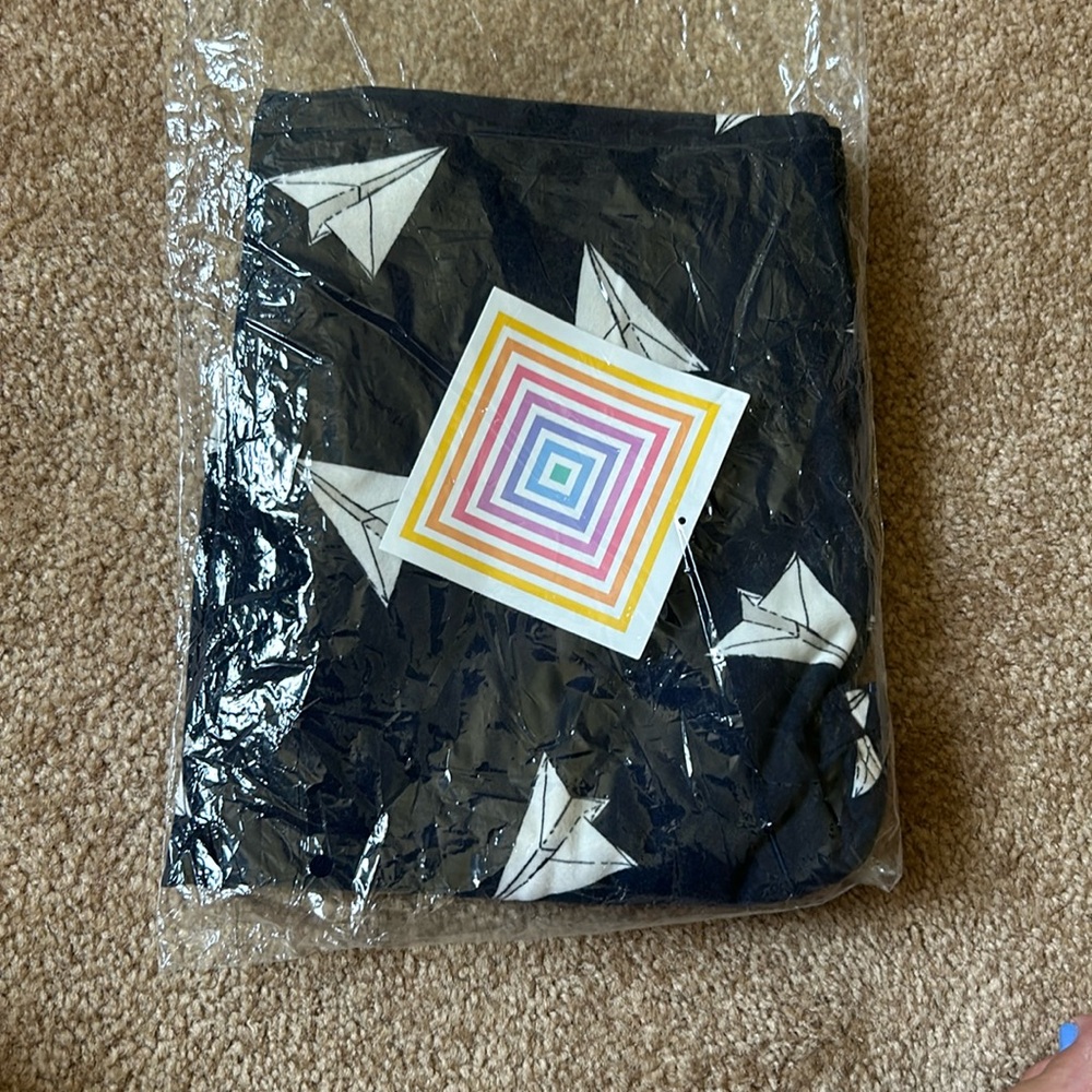 LuLaRoe paper airplane leggings